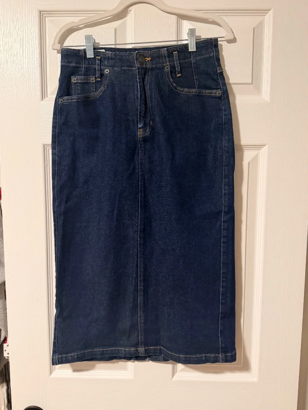 GAP *LIKE NEW* Dark Wash Denim Midi Skirt With Button Slit - Size 26/2